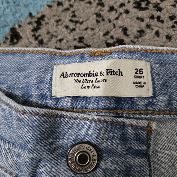 Abercrombie & Fitch Curve Love Ultra Loose Low Rise Jeans, 26 SHORT, NWOT - Picture 9 of 11